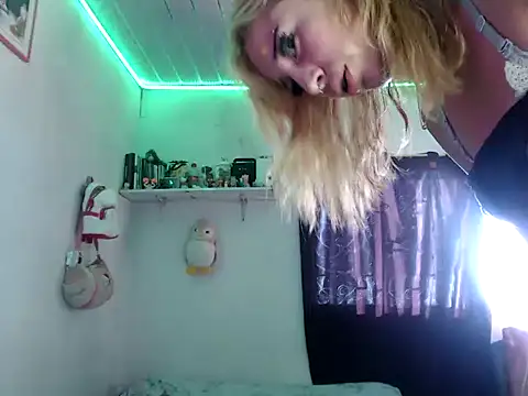 bunnyfoxxd online show from June 20, 9:50 pm