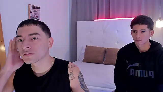 Alejo-and-Thiago online show from May 22, 12:11 pm