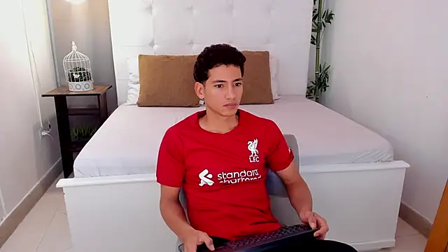 Alejo-and-Thiago online show from June 16, 12:19 pm