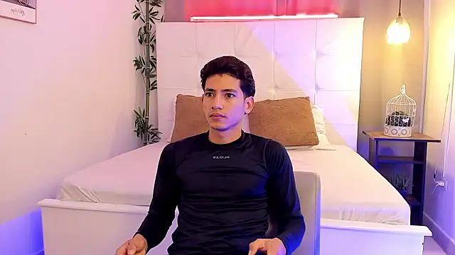 Alejo-and-Thiago online show from June 18, 12:09 pm