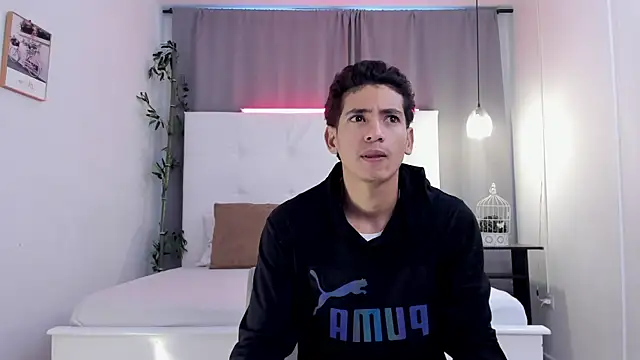 Alejo-and-Thiago online show from June 20, 12:30 pm