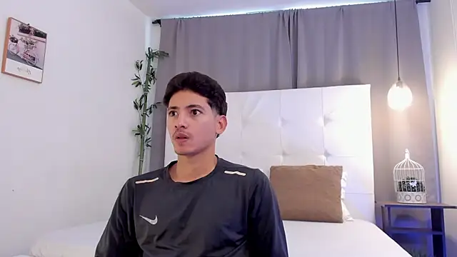 Alejo-and-Thiago online show from July 13, 1:36 pm