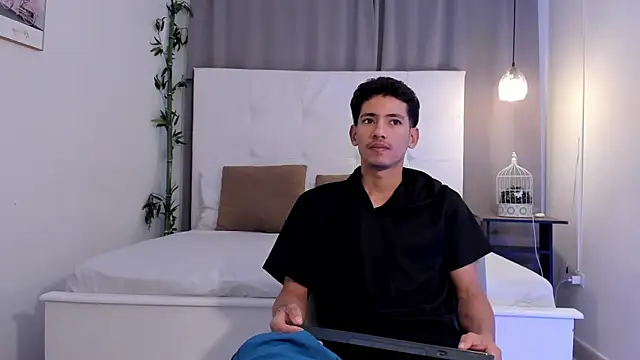 Alejo-and-Thiago online show from July 18, 12:20 pm