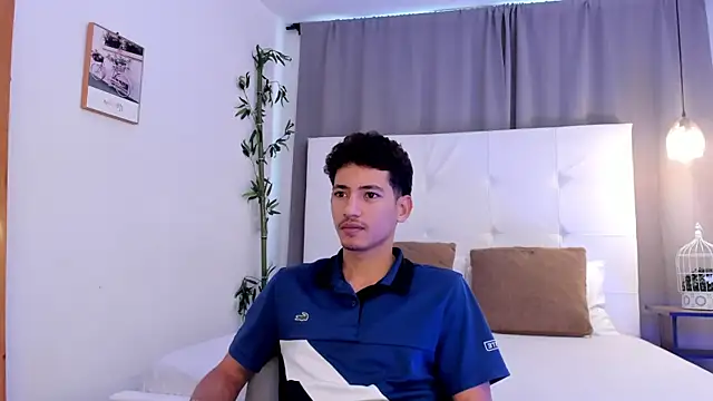 Alejo-and-Thiago online show from July 21, 12:29 pm