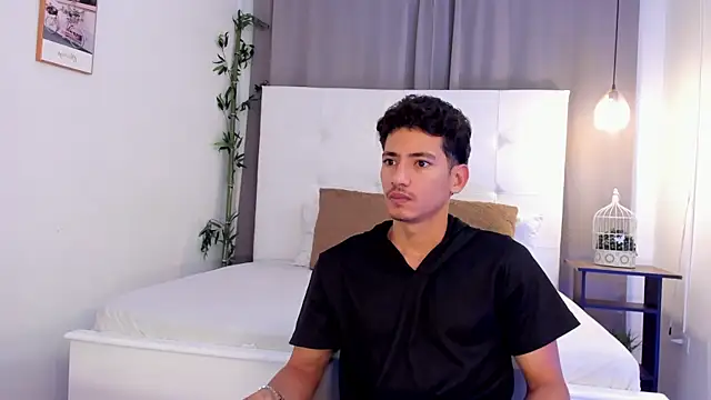 Alejo-and-Thiago online show from July 22, 12:30 pm
