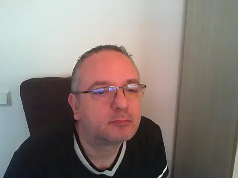Snapshot of GeorgeCarlo chatting on May 1, 9:03 am GeorgeCarlo online show from May 1, 9:03 am