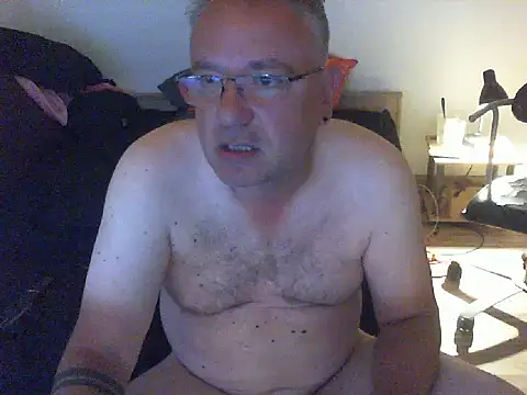 Snapshot of GeorgeCarlo chatting on June 4, 10:05 pm GeorgeCarlo online show from June 4, 10:05 pm