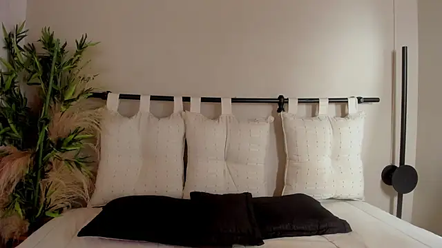  zoe 3 online show from June 12, 1:10 pm