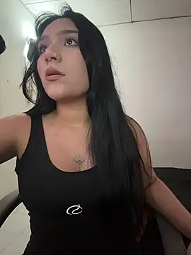 EmiLaurent online show from May 28, 5:43 pm