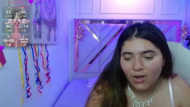 Laurha  online show from July 8, 7:40 pm