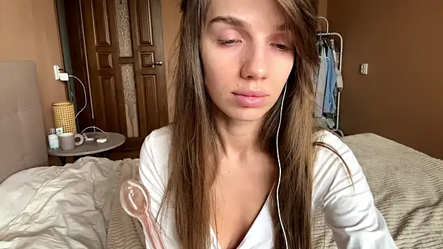 TrishIsaac online show from May 21, 5:58 am