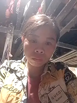 daisyy2 online show from May 2, 10:37 pm