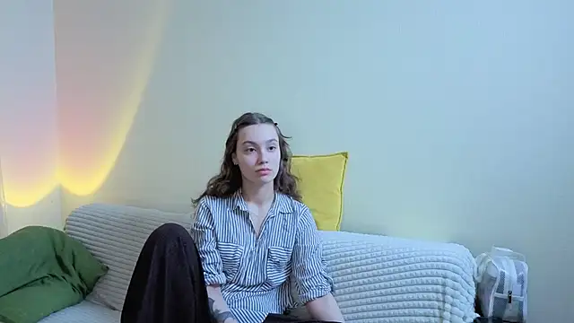 JolieDerringer online show from May 27, 7:27 am