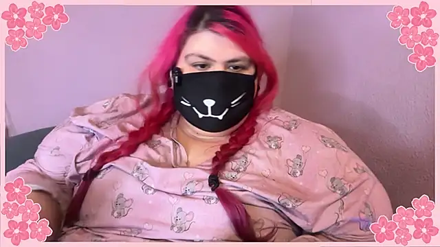 Snapshot of Lady_KitsuneBIG chatting on May 10, 7:19 pm Lady KitsuneBIG online show from May 10, 7:19 pm