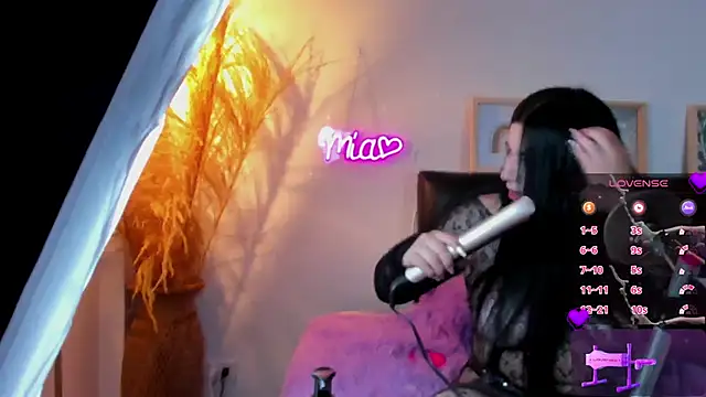 mia valentine   online show from June 11, 8:51 pm