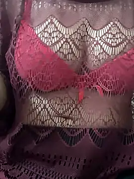 Snapshot of Lovely_08 chatting on May 15, 9:27 am Lovely 08 online show from May 15, 9:27 am