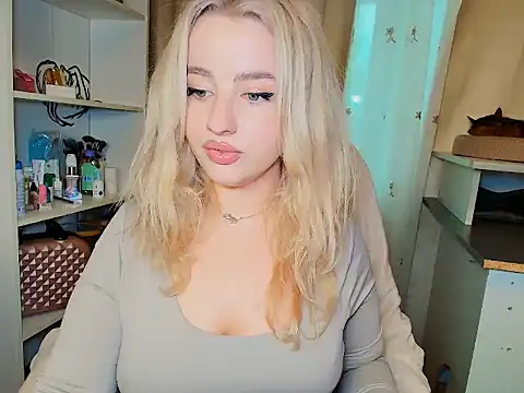 Snapshot of khaleesi_sy chatting on May 21, 3:52 pm khaleesi sy online show from May 21, 3:52 pm