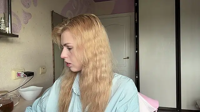 ScarlettRosy online show from May 31, 4:09 am