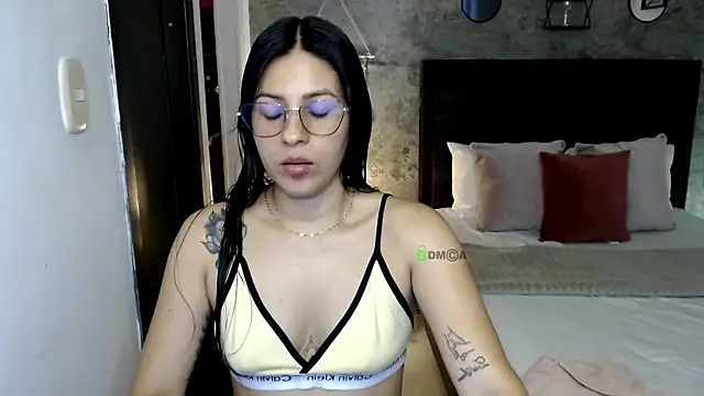 isa cruzx online show from July 9, 9:41 pm