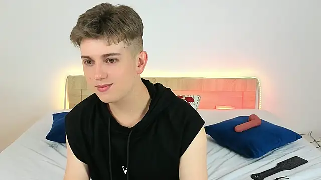 Miless Cooper online show from June 18, 3:51 am