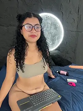 JuliRogers online show from May 25, 8:59 pm