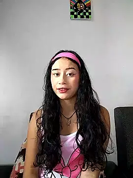 Snapshot of L0lita_Emi12 chatting on May 15, 1:07 pm L0lita Emi12 online show from May 15, 1:07 pm