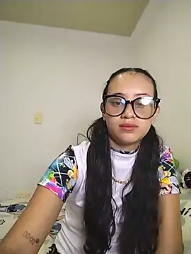 Snapshot of L0lita_Emi12 chatting on May 19, 11:05 am L0lita Emi12 online show from May 19, 11:05 am