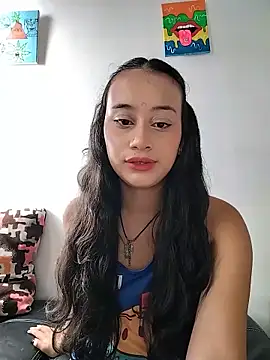 Snapshot of L0lita_Emi12 chatting on May 25, 2:12 pm L0lita Emi12 online show from May 25, 2:12 pm