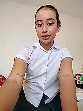 Snapshot of L0lita_Emi12 chatting on June 11, 3:21 pm L0lita Emi12 online show from June 11, 3:21 pm