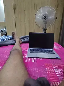 santhoshkannadaboy online show from May 15, 11:56 pm
