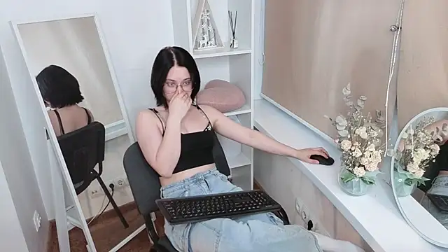ColleenCabe online show from May 17, 4:47 pm