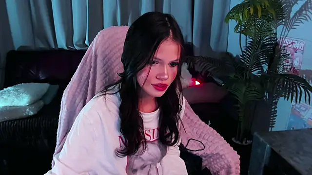 MaddyFever online show from June 9, 1:23 pm
