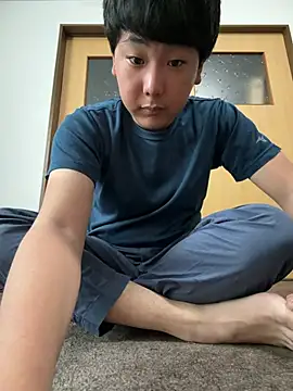YuuYuu 010 online show from June 8, 8:53 pm