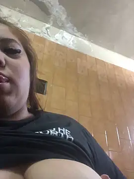 alexaparedes00 online show from May 24, 3:50 pm