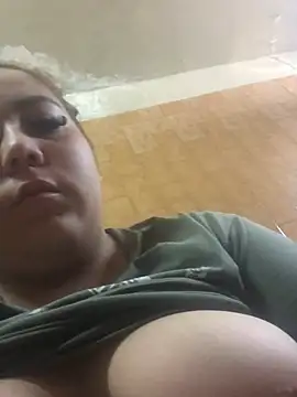 alexaparedes00 online show from June 2, 4:53 pm