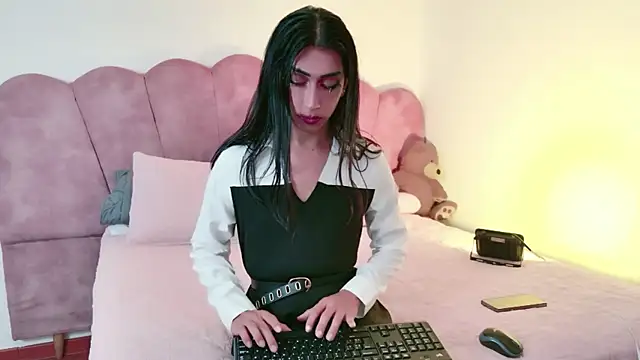 Alexadomina22 online show from August 3, 9:40 pm