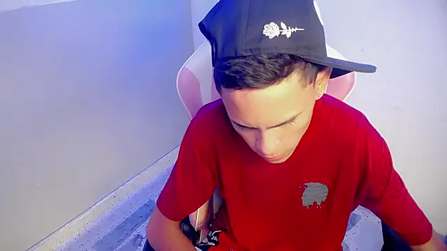 Snapshot of sombra_18 chatting on June 27, 3:06 pm sombra 18 online show from June 27, 3:06 pm