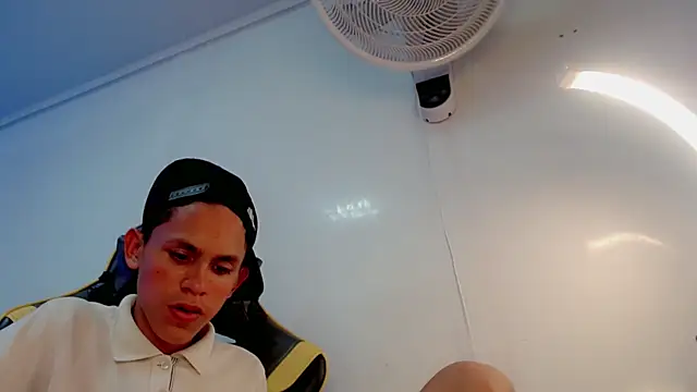 Snapshot of sombra_18 chatting on July 24, 3:04 am sombra 18 online show from July 24, 3:04 am
