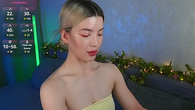 LindaThackerr online show from June 19, 4:17 am