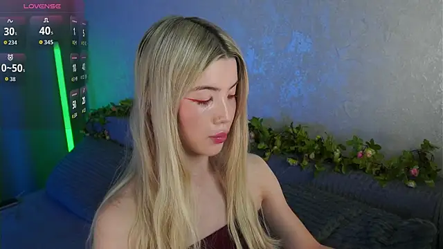 LindaThackerr online show from July 20, 4:16 am