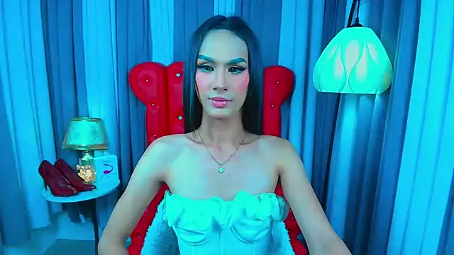 Estella Hilton online show from June 1, 8:16 am