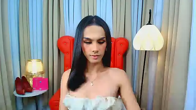 Estella Hilton online show from June 14, 11:01 am