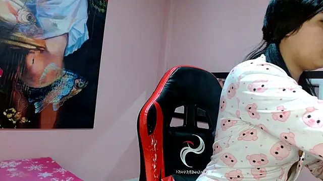LunaKittyx online show from May 13, 1:19 pm