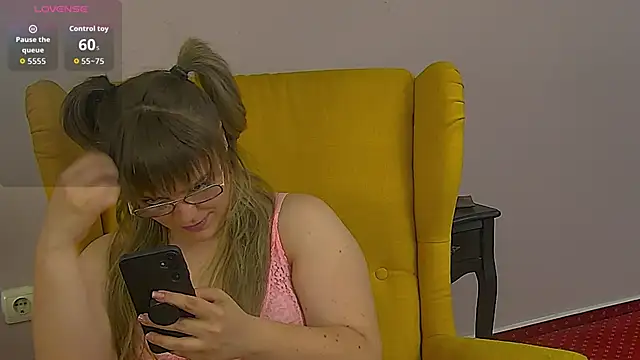 Snapshot of ZoeSkyee chatting on May 25, 4:46 pm ZoeSkyee online show from May 25, 4:46 pm