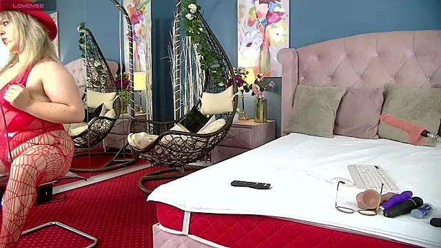 ZoeSkyee online show from July 11, 9:16 pm