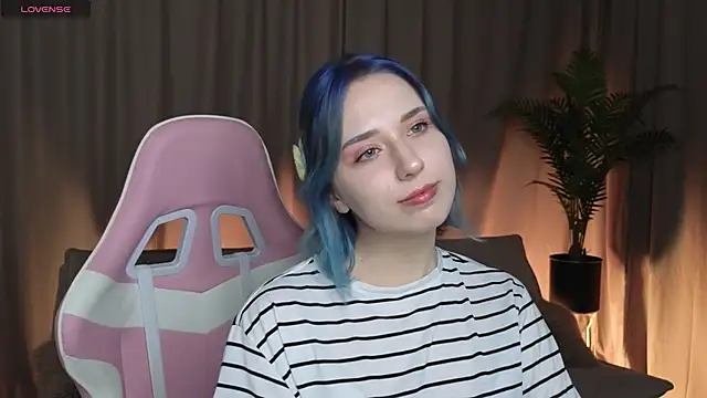 AliceIsmar online show from May 7, 7:19 pm