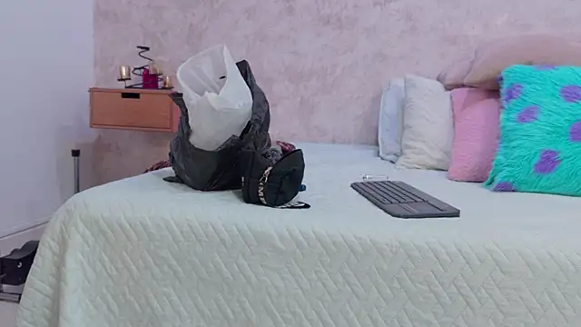 Snapshot of Mia_hill1 chatting on June 8, 7:58 pm Mia hill1 online show from June 8, 7:58 pm