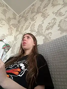 EvaAkiins online show from June 16, 2:41 pm
