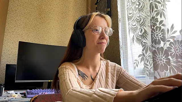 AliceGates online show from May 7, 7:14 am