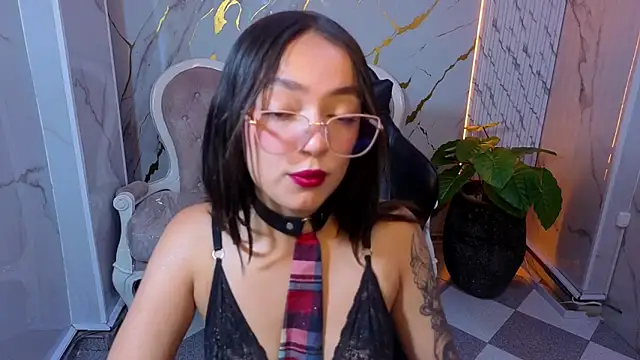 Cinnamon b online show from May 15, 8:05 pm